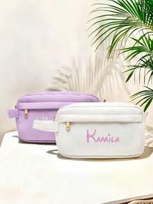 1 Peça Caixa de Lápis Personalizada de Volta às Aulas e Presente de Aniversário para Meninas, Caixa de Lápis Personalizada (Bordada Personalizada), Caixa de Lápis com Letra, e Bolsa de Lápis de Corduroy Personalizada (Suporte para Personalização de Nome), Bolsa de Lápis com Letra, Também com Bolsa de Higiene Prática, Bolsa de Armazenamento de Materiais Escolares. Toda a série se concentra em um senso de exclusividade, com personalização de nome/letra para mostrar a singularidade.