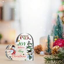 لوحة بلورية مسطحة بشكل قلب مع تصميم "عيد ميلاد مجيد" - مشهد من المدفأة والشجرة والجورب في عيد الميلاد، ديكور عيد الميلاد الأحمر والأخضر، مناسبة للمكتب أو الحائط، هدية عيد الميلاد المثالية، ديكور عيد الميلاد