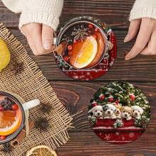 6 pièces/set ou 420 pièces/70 sets Chiens de Noël assis dans un camion rouge, motif sapin de Noël et flocons de neige, dessous-de-verre ronds en caoutchouc absorbant de 10 cm/2 mm d'épaisseur avec fond en caoutchouc souple, dessous-de-verre décoratifs convenant pour les tasses, la décoration de la cuisine et de la table de salle à manger