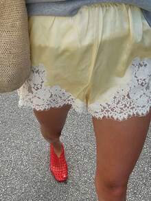 Women Satin Silk Shorts Lace Trim Patchwork Mini Micro Shorts Silky Low Rise Coquette Lounge Slip Bottoms Y2k Summer Wide Leg Lounge Shorts For Streetwear - 黃色 - 查看 2