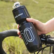 1 szt., 750 ml/25,36 uncji, ustnik z zaworem szczelnym, przenośny, prosty do wyciskania napojów, lekki, plastik PP5, butelka na wodę do jazdy na rowerze, minimalistyczny styl sportowy, czarno-biały/przezroczysty, trójkolorowy, opływowy, rowkowany korpus butelki, uszczelniona blokada wody, odporność na upadki i ciśnienie