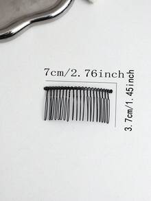 1支黑色扭纹发梳，带插片，时尚美观，适合发量较多的女性日常使用。这款大号金属发梳适合发量丰盈的女性。发量较少的女性，可手动扭两圈使其更加牢固。适用于理发店、美容院、旅行等场合，是必备的护发产品。 - 黑色 - 查看 3