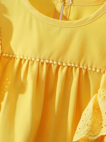 两件套女童休闲牛仔套装，舒适百搭，包含荷叶边袖衬衫和花卉刺绣牛仔裤，春夏新品 - 彩色 - 查看 5