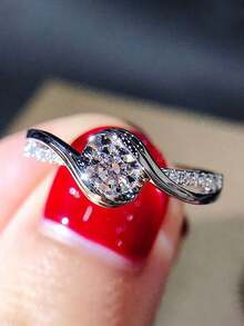 礼盒套装简约优雅方晶锆石戒指，铜镀白金仿钻戒指适合女性订婚、结婚、节日礼物 - 銀色-優雅閃鑽 - 查看 4