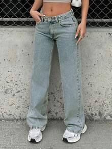 Jeans dritti classici e vintage lavati per donna