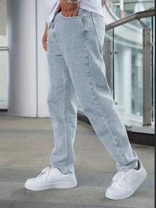 Men's Casual Slim Fit Pocket Tapered Leg Jeans - Light Wash - View 3