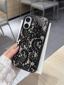这款黑色蕾丝花卉图案时尚手机壳，饰以精致的蕾丝花纹，每个细节都栩栩如生，仿佛将真实的蕾丝纹理完美地复制到了手机壳上。错综复杂的花卉图案，无论是出席正式场合还是日常出行，都能瞬间让您的苹果手机成为众人瞩目的焦点，展现您独特的品味和优雅的风格。春季派对礼物之选。 - 黑色 - 查看 3