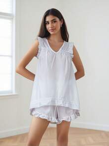 Conjunto informal de 2 piezas para mujer, camiseta sin mangas con cuello en V y volantes, pantalones cortos, ropa de estar por casa - Blanco - Ver 4