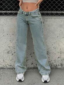 Jeans dritti classici e vintage lavati per donna