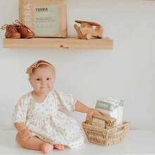 Terra - Pañales para recién nacidos tamaño 1: 85% pañales a base de plantas, ultrasuaves y libres de químicos para piel sensible, absorción superior para pañales de día o de noche, diseñados para - Talla 2 (22 unidades) - Ver 5