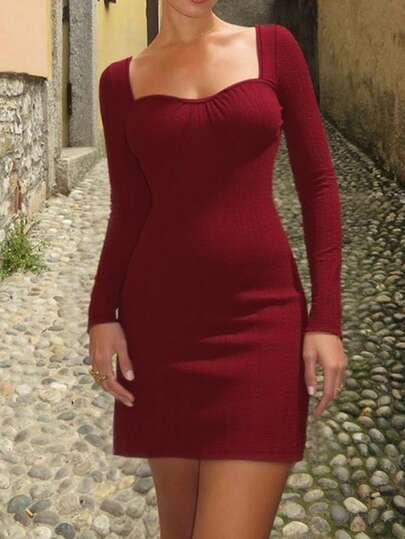 Abito aderente con scollo quadrato in jacquard strutturato da donna, autunnale