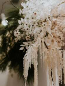 MEHELANY 6/1 pieza Colgante de flor de glicinia artificial de color blanco lechoso, colgante de planta de lágrima de amante, colgante de amaranto de seda artificial, flor de boda burdeos, ramo de boda estilo cascada, adecuado para decoración de fondo de boda, decoración de hotel, arreglo floral DIY, relleno de jarrón, decoración de pared, Día de la Madre, cumpleaños, fiesta, regalo (flor artificial de material de hilo) - blanco lechoso - Ver 4