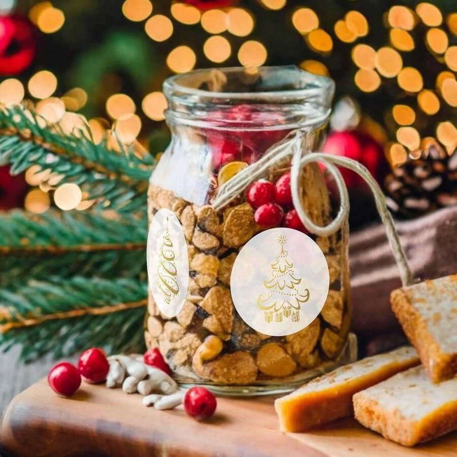 ملصقات ذهبية، لاصقة ذاتية، لفة ملصقات عيد الميلاد - ختم ذهبي، أحجام وأنماط متنوعة، ديكورية للأماكن والجدران والخزائن والخزانات والطاولات والكتب والأكواب والحقائب، تتضمن 6 تصاميم (شجرة عيد الميلاد والنجوم والتحيات)، مناسبة لتغليف الهدايا والبطاقات والمظاريف وديكور عيد الميلاد DIY، ملصقات معدنية ذاتية اللصق عالية الجودة، ملصقات ديكورية لسانتا كلوز