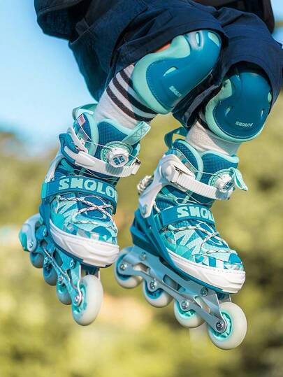 1 par de patines en línea de estilo elegante con ruedas de PU brillante. Vienen con suelas superiores suaves, cómodas y ajustables para un ajuste sin cordones. Con un sistema de ajuste giratorio y un marco de aluminio reforzado para prevenir torceduras de tobillo, estos patines son adecuados para principiantes.