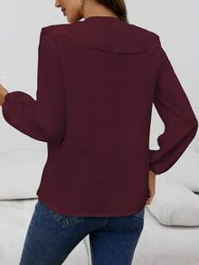 Lässige Bluse mit V-Ausschnitt, Langarm und gerüschtem Saum