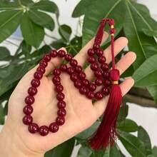 A 45-Bead Synthetic Resin Prayer Bead Bracelet With A Warm And Smooth Touch. It Is A Daily Prayer And Worship Bracelet For Muslims, Suitable For Both Men And Women. It Is Also An Arabic Prayer Bead Bracelet.