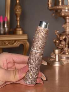 زجاجة رذاذ عطر صغيرة قابلة لإعادة التعبئة مزينة بالراين ستون، مناسبة لديكور المنزل في غرفة المعيشة والنوم والحمام، ضروريات السفر، هدايا للزفاف والحفلات وأعياد الميلاد والرجال والوالدين والأصدقاء وعيد الميلاد الجديد، إكسسوار جديد - فضي - مشاهدة 16