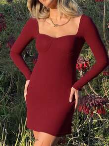 Abito aderente con scollo quadrato in jacquard strutturato da donna, autunnale