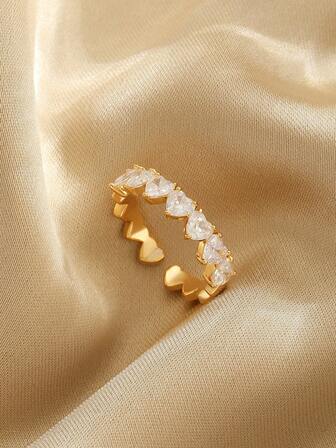 1枚精致优雅轻奢心形锆石装饰开口戒指，适合女性周年纪念、情人节、订婚、结婚、生日等场合佩戴，是派对上令人惊艳的珠宝礼物。