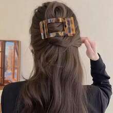 1pc Flat Round Hair Clip, Suitable For Bun Hairstyle, Hair Claw Design, Elegant Hair Accessory For Women, Floral Pattern, Random Design, Claw Clips, Hair Claws, Clips For Hair, Hair Slide, Hair Barrettes