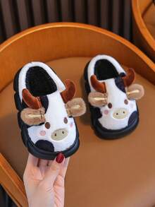 一双可爱卡通奶牛图案儿童新款秋冬毛绒保暖拖鞋，休闲舒适，防滑软底家居拖鞋 - 黑與白 - 查看 3