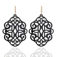 1 对波西米亚风丙烯酸树脂镂空复古图案耳环，适合女士日常佩戴