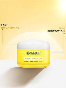 Kem dưỡng da Garnier Bright Complete Vitamin C & Chanh Revitalizing Cream, Làm mờ vết thâm, Chống nắng, Loại bỏ vết thâm, Làm sáng, Chống lão hóa, Chống oxy hóa, Chống tia UV, Kết cấu tươi mới, Dưỡng ẩm, Không nhờn, Dễ thẩm thấu, Phục hồi, Làm trắng, Dành cho mọi loại da, Lý tưởng để sử dụng hàng ngày - 45g - Xem 5