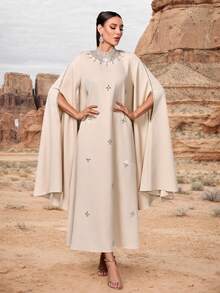 Đầm maxi nữ cổ đứng màu trơn, đính đá và ngọc trai giả cầu kỳ, cổ áo trang trí bằng ngọc trai giả, tay áo dài xẻ tà, kiểu dáng thanh lịch, phù hợp cho nhiều dịp và tiệc tùng, kỳ nghỉ xuân. - Màu be - Xem 5