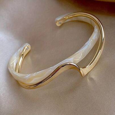 1PC Golden Wavy Bracelet, A Simple Style Jewelry For Ladies