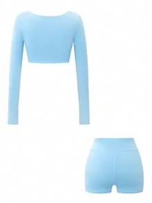 Ensemble de sport décontracté pour femmes avec Top court à manches longues col rond et shorts moulants. Convient pour l'entraînement, la détente et le fitness.