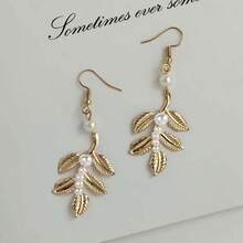 5 Pieces. Professional Santa Claus Costumes. Men's Santa Claus Outfits Include Santa Claus Hats, Gloves, Glasses, Gift Bags, Belts. Suitable As A Christmas Gift For Men. Applicable For Christmas Events Or Christmas Parties.