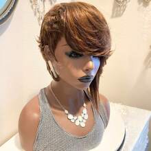 Krótkie peruki Pixie Cut dla czarnoskórych kobiet z ludzkich włosów w kolorze czarnym, czekoladowym brązie, czarnym z bordowym. Prosta peruka Pixie Cut dla czarnoskórych kobiet. Krótkie peruki warstwowe. W pełni maszynowo wykonane peruki Pixie z ludzkich włosów do codziennego użytku. Modna peruka bez koronki z przodu. Warstwowe krótkie peruki z długą grzywką.