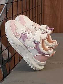 1双可爱星星爱心装饰儿童休闲厚底运动鞋，适合日常穿着、上学、运动，四季皆宜