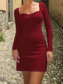 Abito aderente con scollo quadrato in jacquard strutturato da donna, autunnale