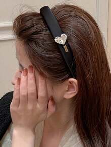 1pc French Sparkling Heart Diamond Headband, Minimalist Elegant Crystal Heart Black Wide-Brim Headband For Women, Versatile Hair Accessory For Autumn/Winter, Hair Accessories, Hair Tools, Beauty Accessories, Curly Hair Accessories For Women, Fall, Travel, Hair Tools, Accessories Women, Hair Stuff, Fall, Hair Accessories Women, Hair Tools, Hair Stuff, Stuff, Beauty Accessories, Gifts, Travel, Gifts For Women, Hair Stuff, Stocking Stuffers