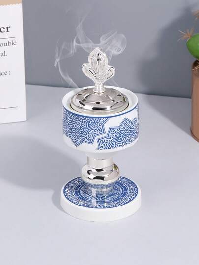 1件/1套简约优雅的铁艺香炉，将青花瓷与铁艺巧妙融合。它适用于家居装饰、卧室、客厅（可作为中心装饰）、办公室、瑜伽馆和派对，营造优雅氛围。也可用于寺庙装饰。这款香炉是节日馈赠、返校礼物、毕业礼物或馈赠女士的理想之选。