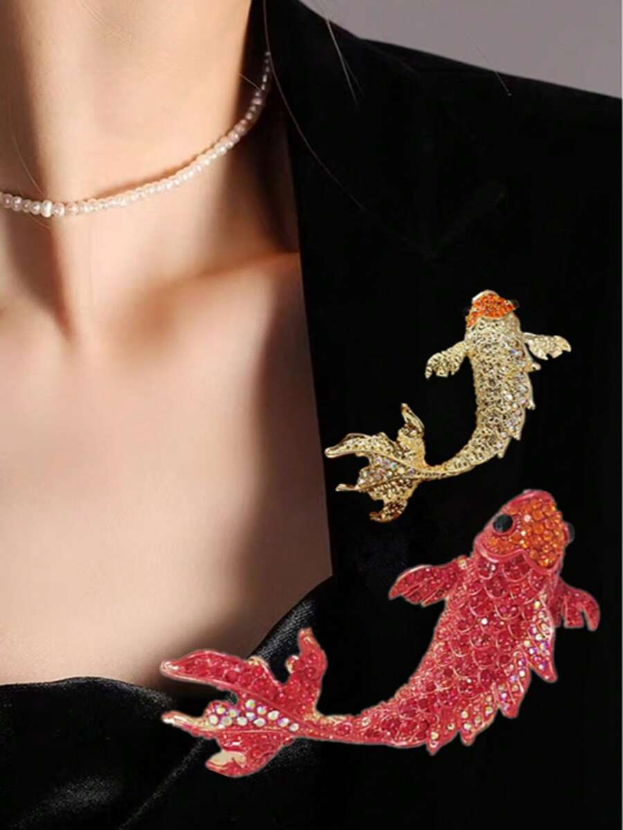 1 件优雅的红色鱼形胸针，高端女士配饰，适合秋冬服装，精美的圣诞礼物