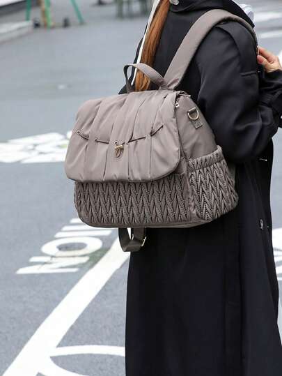 大容量多功能轻便妈妈宝宝尿布背包，适合户外使用