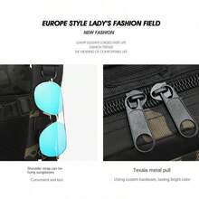 kikilove 迷你迷彩徒步背包，轻巧耐用，适合存放装备，配有舒适的肩带。它是登山、野外探险、户外开发和攀岩的理想之选。对于需要轻便实用背包来安全携带装备的冒险家、登山者和户外爱好者来说，这款背包堪称完美之选。 - 灰色迷你款迷彩包 - 查看 5