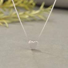 925 纯银简约心形项链，小巧优雅，表面光滑，展现清新别致的风格，适合日常佩戴