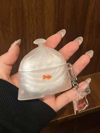 1 个创意 3D 金鱼设计硅胶保护壳带悬挂配件，兼容 Apple 1/2/Pro/3/Pro2/4th Gen（不含耳机）