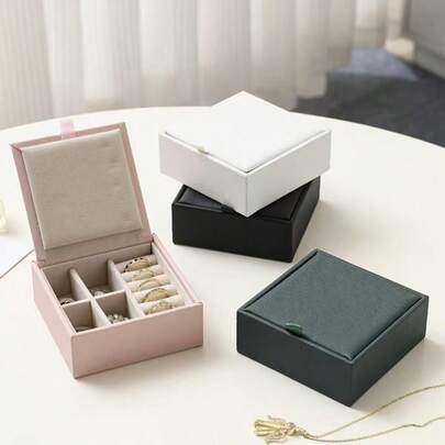 1个简约便携多功能首饰盒，戒指耳环收纳盒，带翻盖，小巧优雅的PU材质首饰盒，旅行必备
