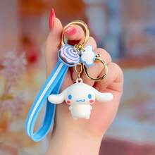 Sanrio Set de 3 llaveros 3D de personajes de Sanrio: Hello Kitty, My Melody, Pompompurin, Cinnamoroll, Kuromi. Colgantes de PVC de dibujos animados, accesorios ideales para bolsos, regalos para novias, mejores amigas, vuelta al cole, Navidad. Incluye portaidentificaciones, accesorios para el coche.