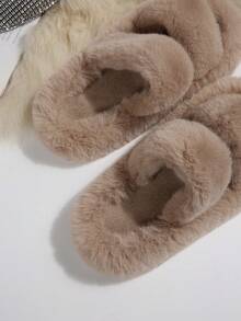 2025 Nuevas pantuflas esponjosas de talla grande para mujeres, pantuflas de suela gruesa y de felpa para uso interior y exterior, antideslizantes, para otoño/invierno