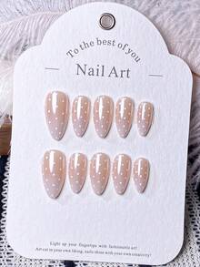 10片手工按压式短指甲贴，波点美甲贴，法式美甲贴纸，棕色美甲贴，红色美甲贴，黑色美甲贴，白色美甲贴，粉色美甲贴，蓝色美甲贴，可爱美甲贴，畅销手工五角星，3D五瓣花和扎染小花，3D瓢虫和蝴蝶结装饰，包含美甲工具，杏仁形指甲贴，适合女性和女孩的美甲用品，手工按压式指甲贴。 - 白色 - 查看 3