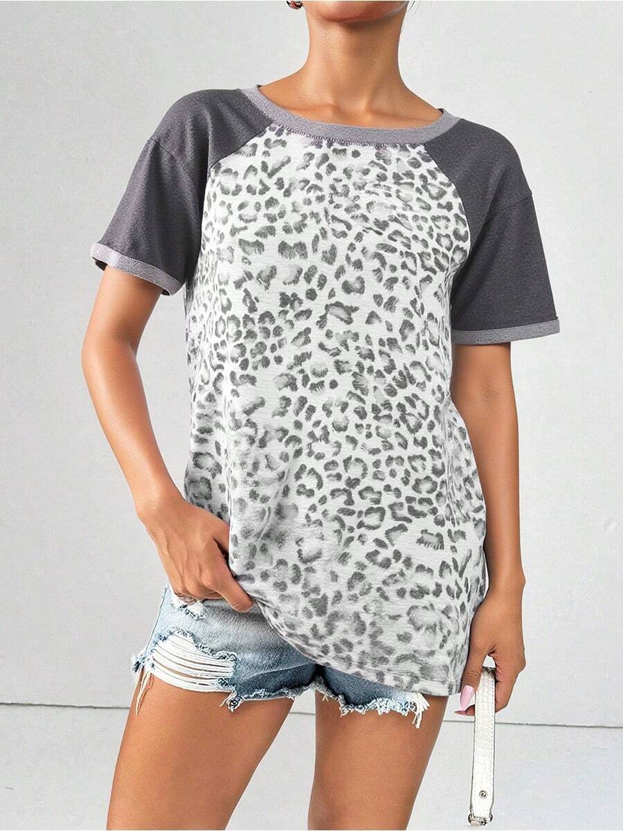 Blusa de dama con estampado animal print y mangas raglán tallas grandes - Gris - Ver 1