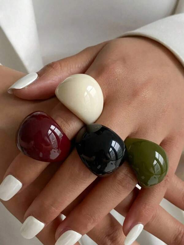 Set de 4 anillos de resina geométricos minimalistas y únicos de moda, anillos redondos extra grandes en negro, rojo, verde y blanco para mujeres, aptos para uso diario, vacaciones y fiestas