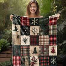 1 pieza Manta de franela navideña, manta suave y acogedora con estampado de parches a cuadros, copos de nieve y bayas de pino, para sofá, cama, coche, oficina, camping, regalo para todas las estaciones, colores mixtos, poliéster tejido, impresión digital, estilo retro