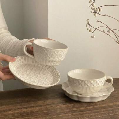 1 pezzo Set di tazza e piattino in ceramica con motivo floreale in rilievo, stile giapponese, tazza beige e piattino, texture raffinata, adatto per il tè pomeridiano, il caffè e l'uso domestico quotidiano