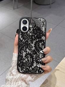 这款黑色蕾丝花卉图案时尚手机壳，饰以精致的蕾丝花纹，每个细节都栩栩如生，仿佛将真实的蕾丝纹理完美地复制到了手机壳上。错综复杂的花卉图案，无论是出席正式场合还是日常出行，都能瞬间让您的苹果手机成为众人瞩目的焦点，展现您独特的品味和优雅的风格。春季派对礼物之选。 - 黑色 - 查看 5